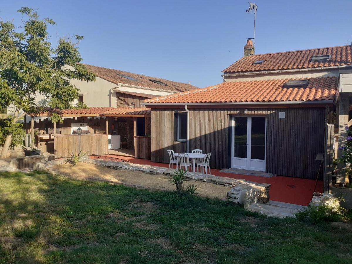 La Fenetre Villa Saint-Florent-des-Bois Exterior photo